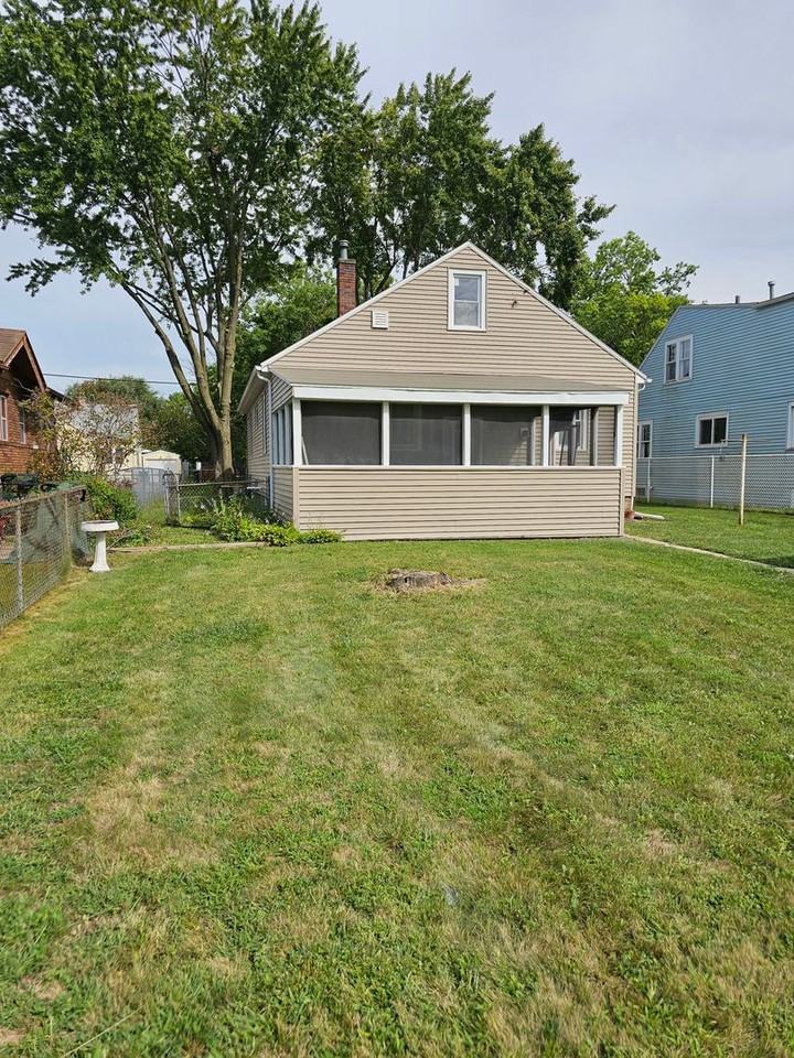141 Hope Ave - Photo 2 of 15