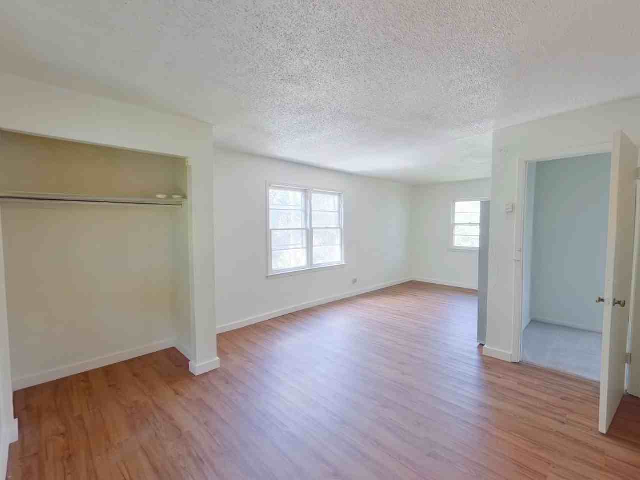 2811 W 3rd St N - Photo 2 of 5