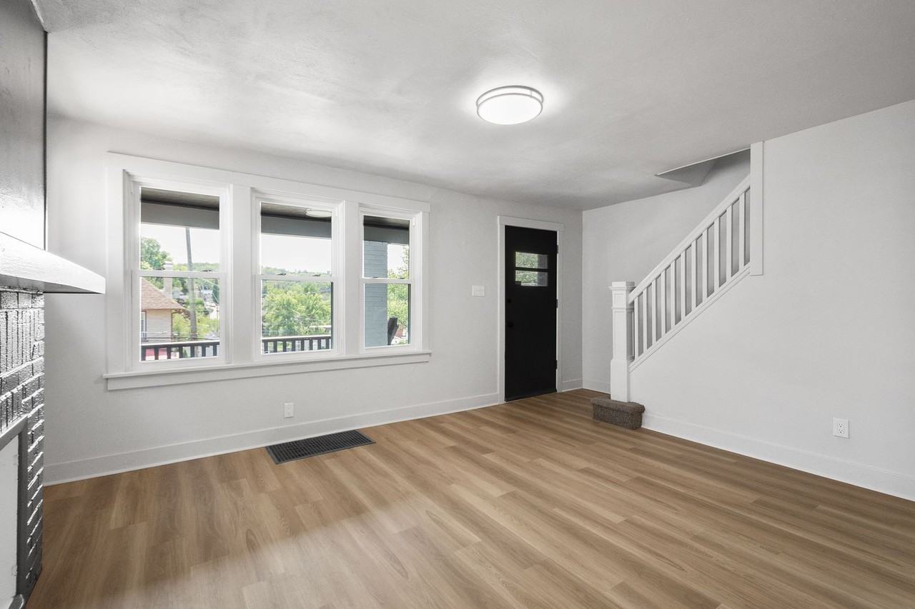1303 Woodlawn Ave - Photo 3 of 28