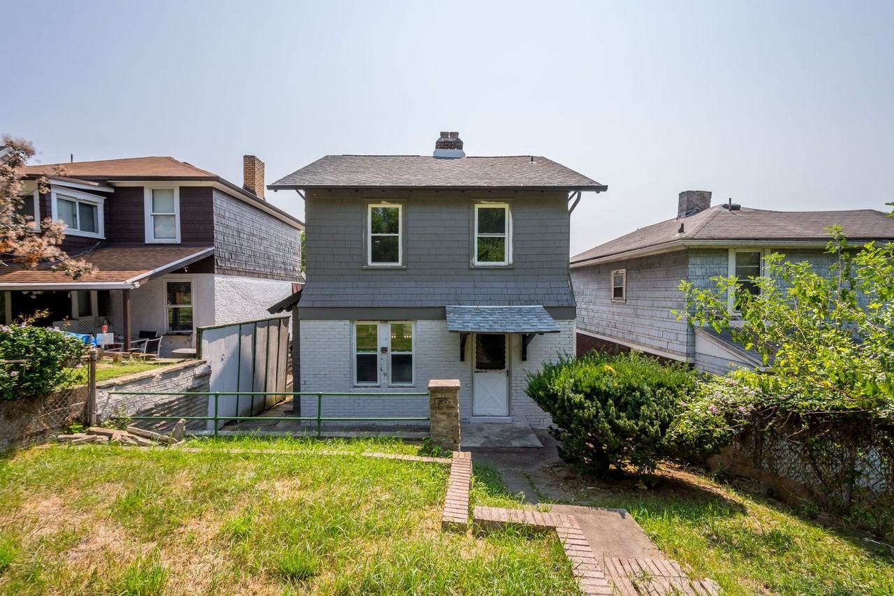 1303 Woodlawn Ave - Photo 5 of 28