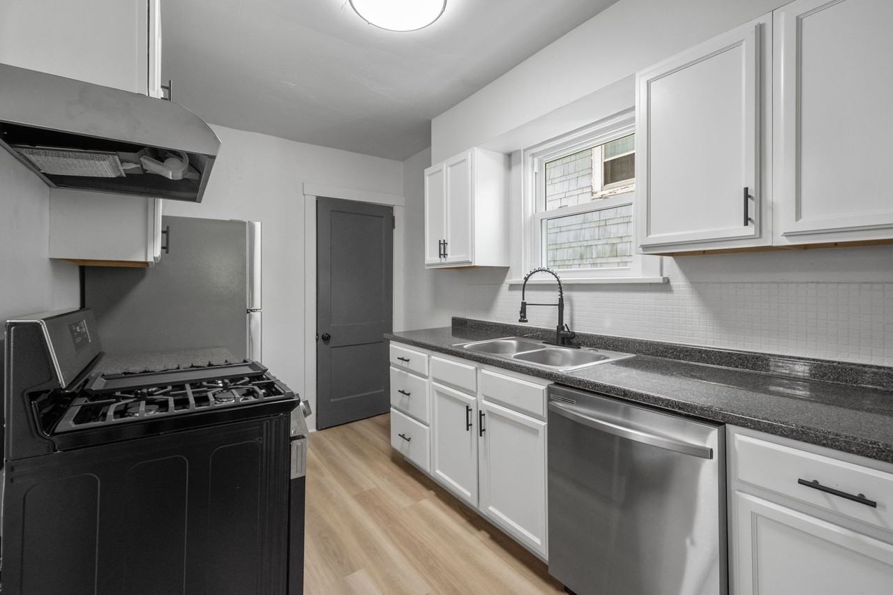 1303 Woodlawn Ave - Photo 6 of 28