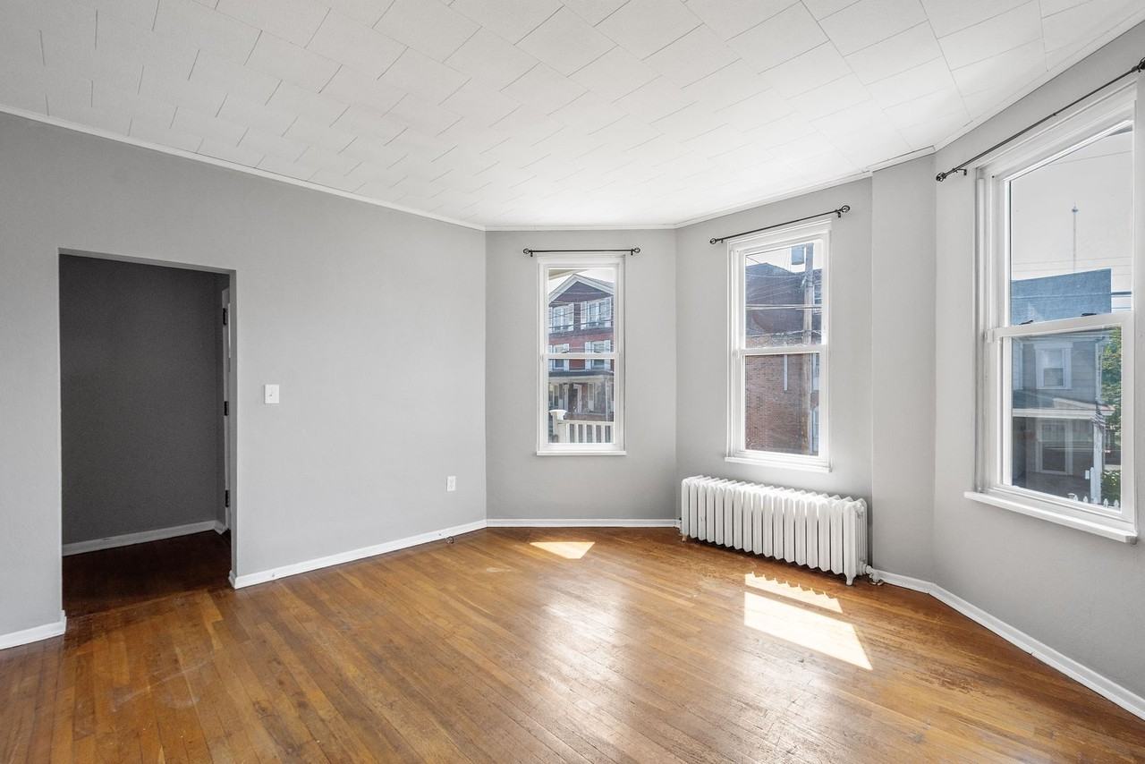 582 4th St - Photo 2 of 34