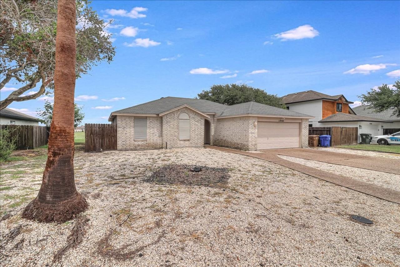 13934 Windjammer Dr - Photo 2 of 48