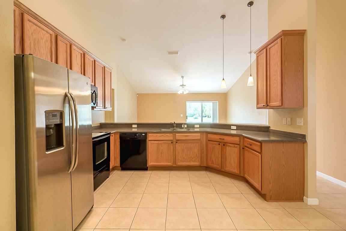 252 Perfect Dr - Photo 5 of 24