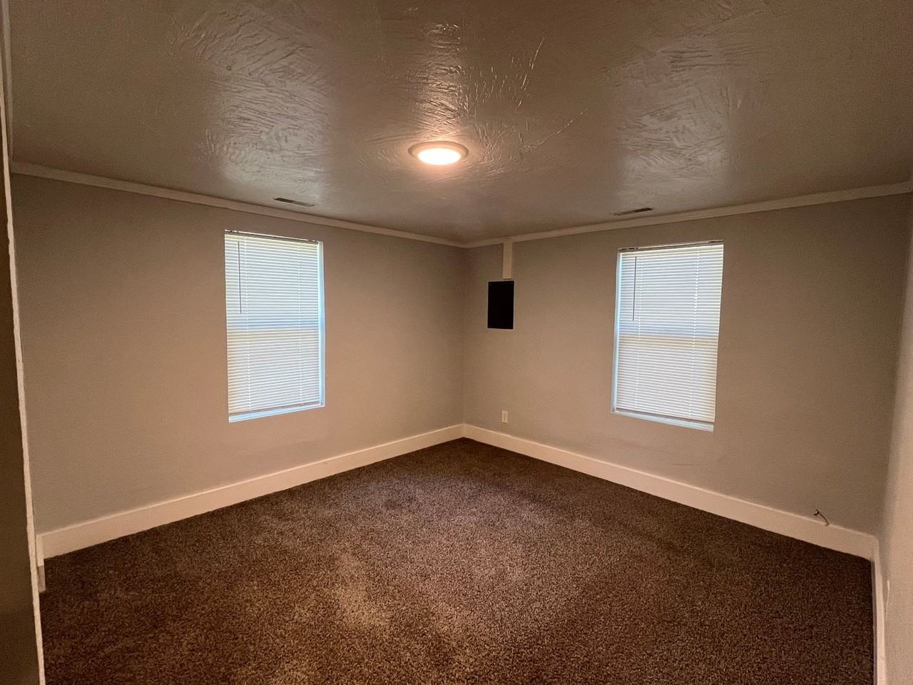 1712 N Clay Ave - Photo 2 of 15