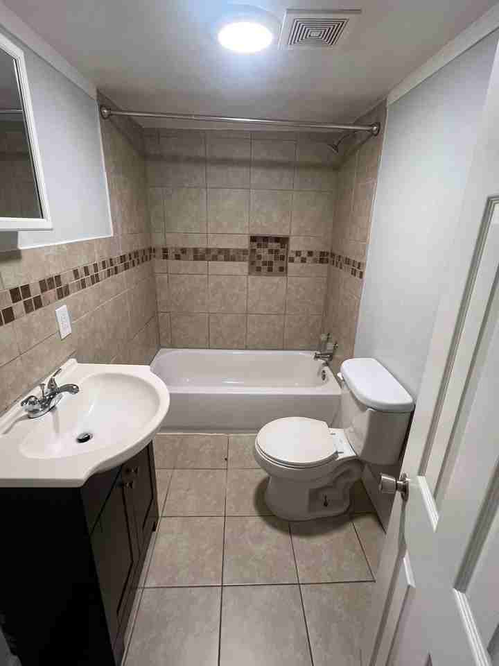 1712 N Clay Ave - Photo 4 of 15