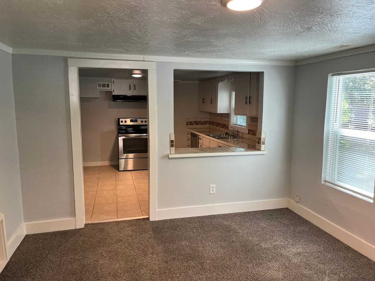 1712 N Clay Ave - Photo 7 of 15