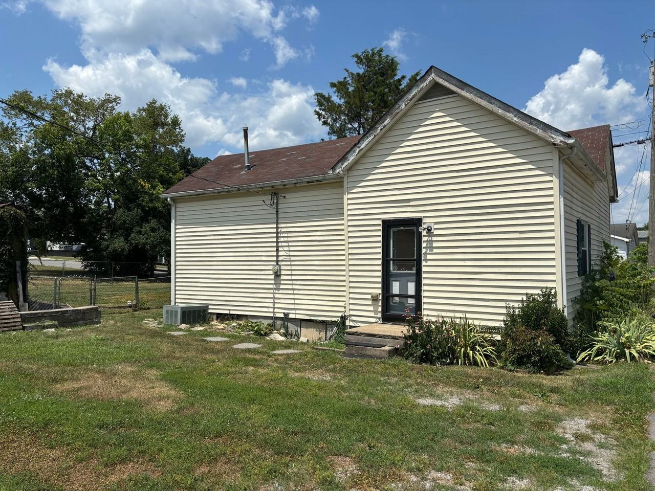 308 E Chestnut St - Photo 6 of 11