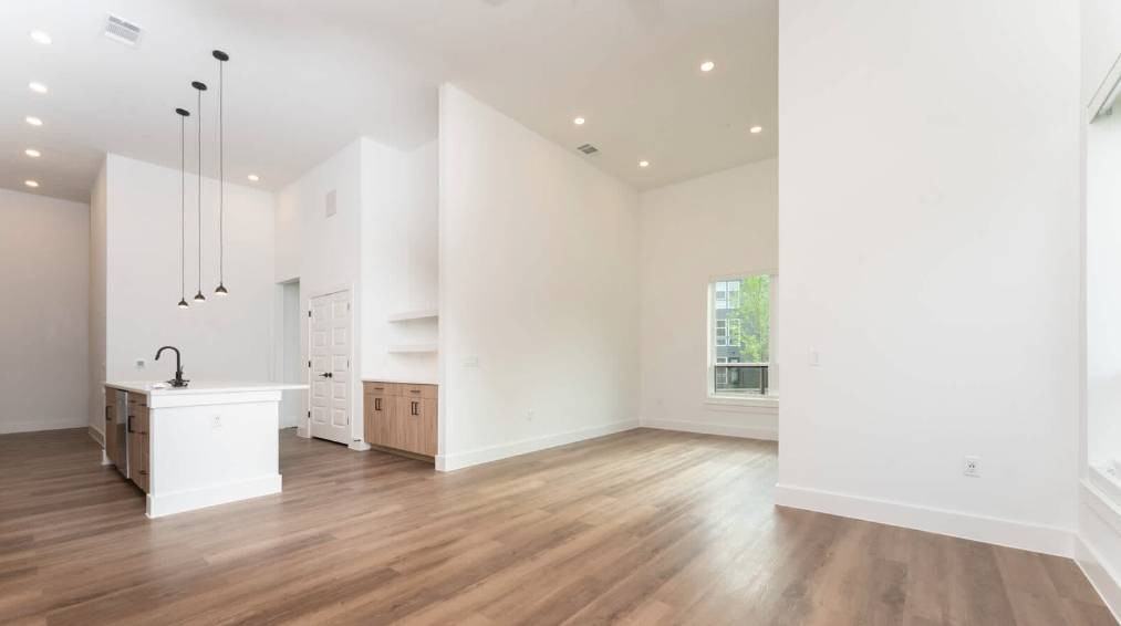 Addison Rd #3355C - Photo 2 of 33