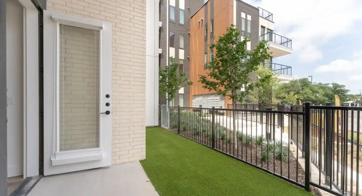 Addison Rd #3355C - Photo 6 of 33