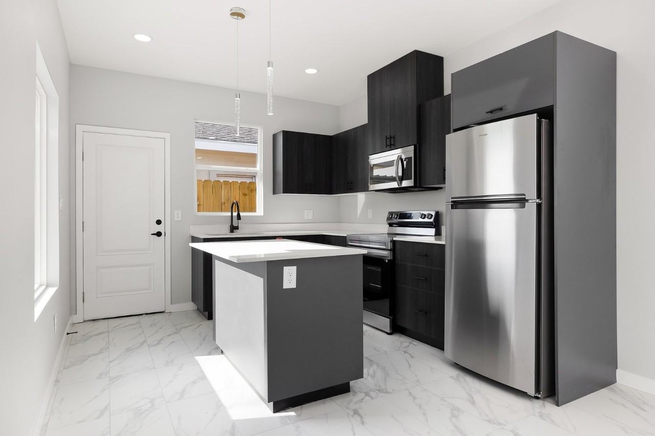 1007 N Woodson Ave #1 - Photo 6 of 13