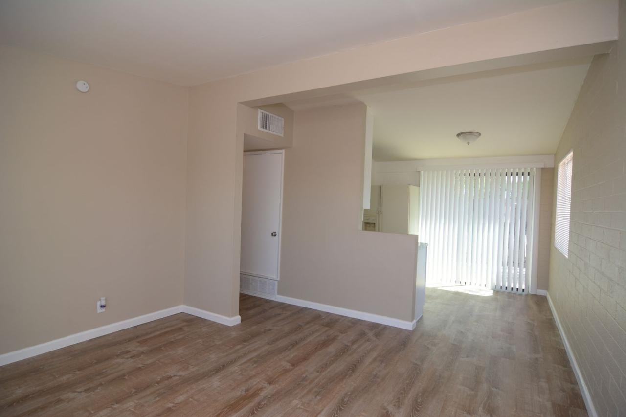 649 East Lee Street - Photo 3 of 6