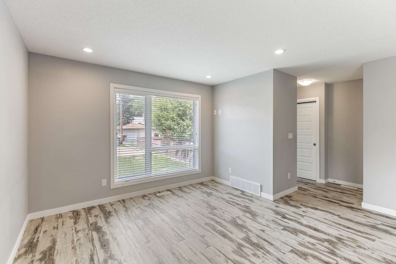 11512 1 - Photo 6 of 32