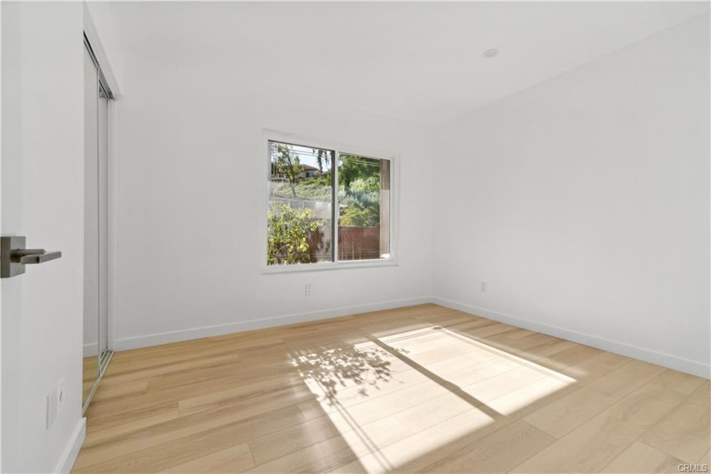 19035 Wildwood Cir - Photo 2 of 8