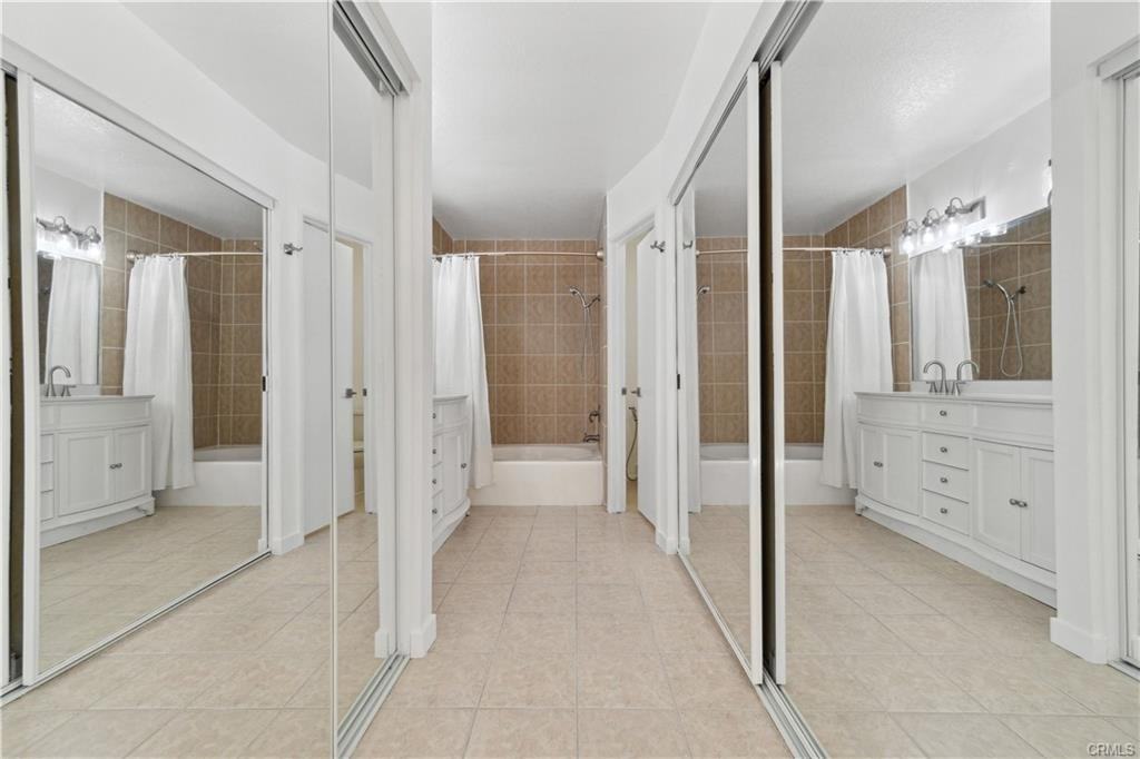 19035 Wildwood Cir - Photo 3 of 8