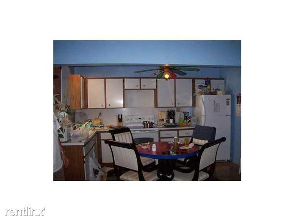 218 SE 9th St - Photo 2 of 4
