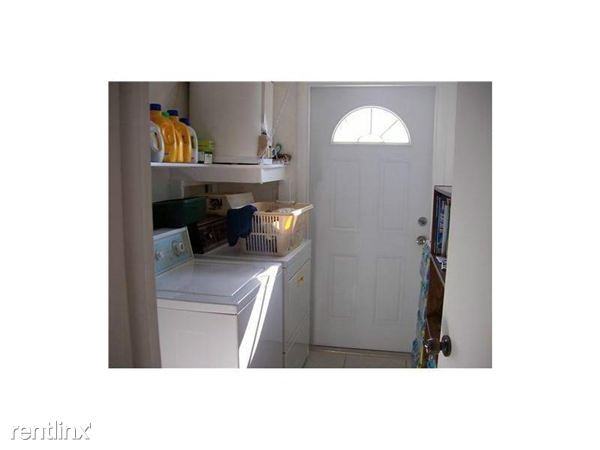 218 SE 9th St - Photo 3 of 4