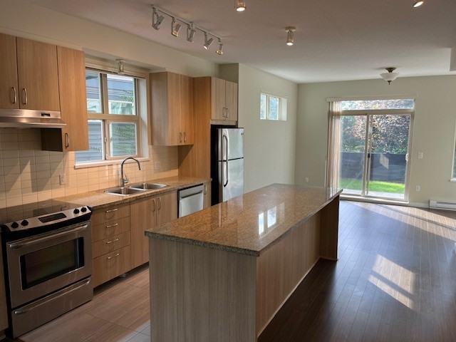 31125 Westridge Pl - Photo 3 of 38