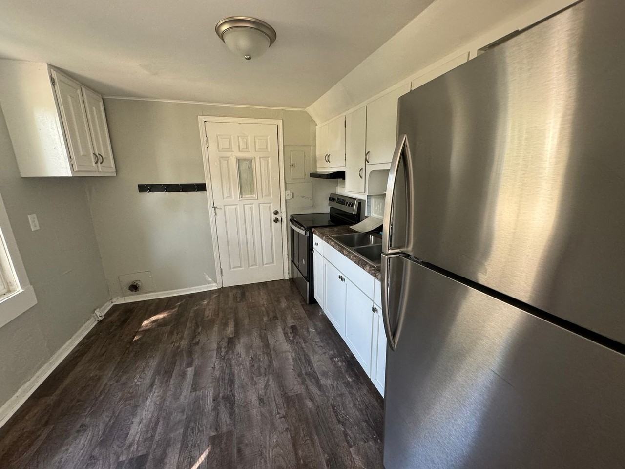 1028 Church Ct - Photo 2 of 11