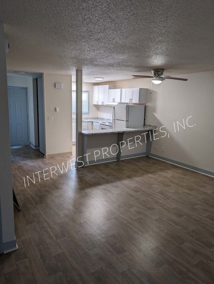 Regency Townhomes - Photo 5 of 12