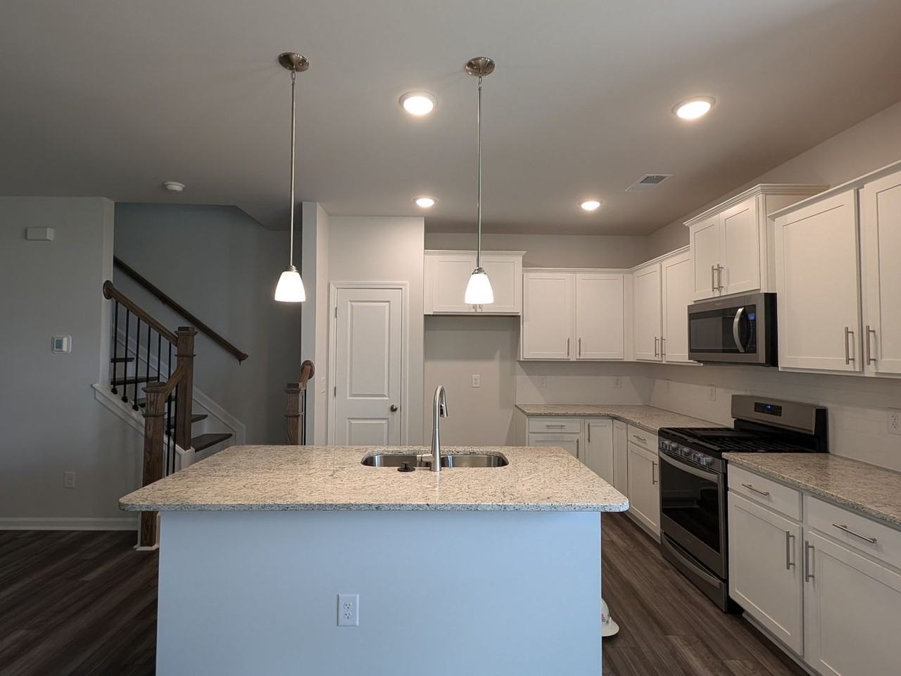 556 Glen Clova Dr - Photo 7 of 39