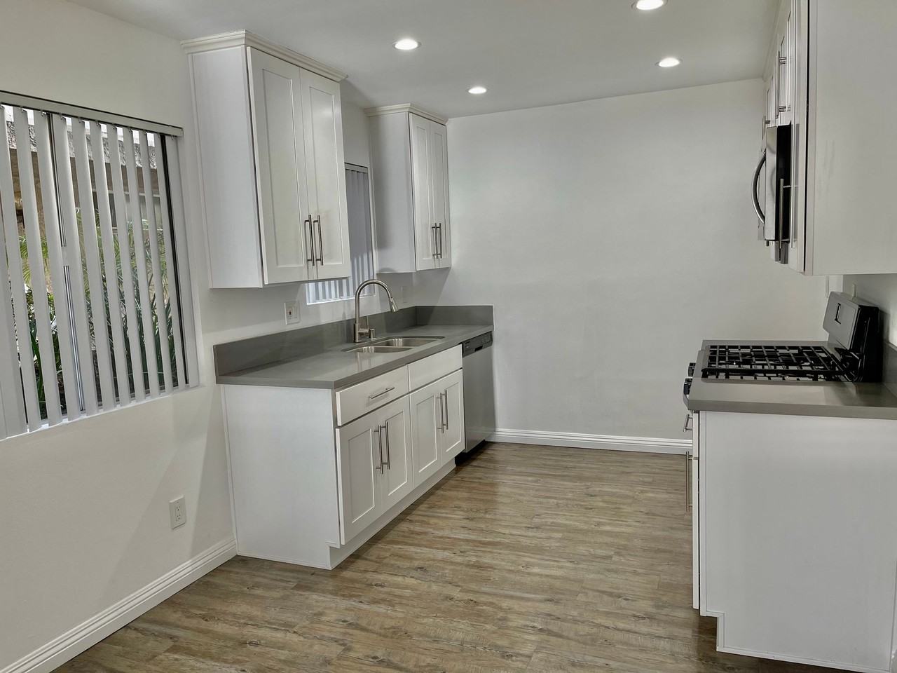 Oxford Villa Apartments - Photo 3 of 5