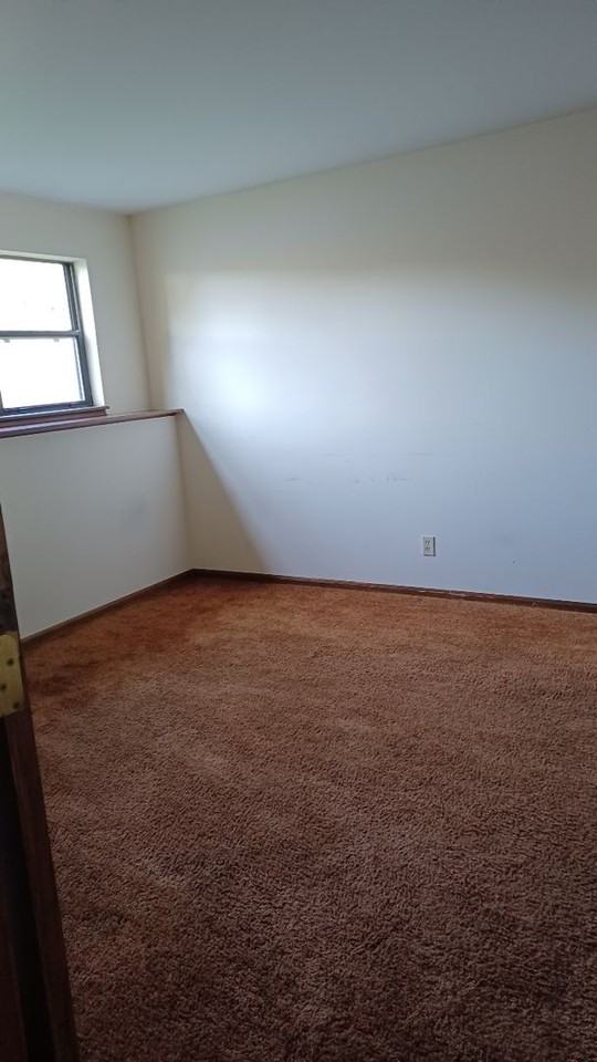 403 N Ridgeview Dr, Warrensburg MO 64093 - Photo 3 of 13