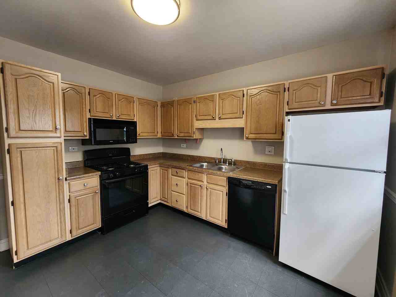 112 Lloyd Ave - Photo 3 of 30