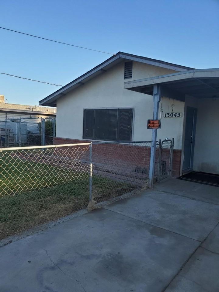 13043 Davis St - Photo 2 of 19