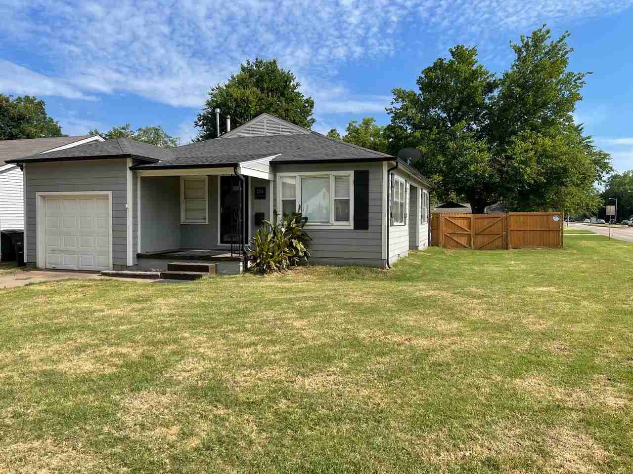 204 E 46th St - Photo 2 of 26