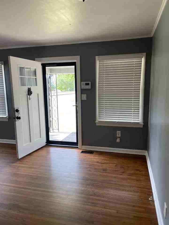 204 E 46th St - Photo 3 of 26