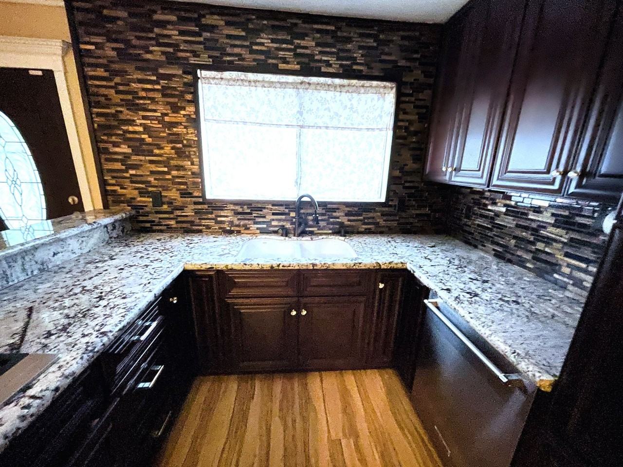217 Tamarisk St - Photo 4 of 24
