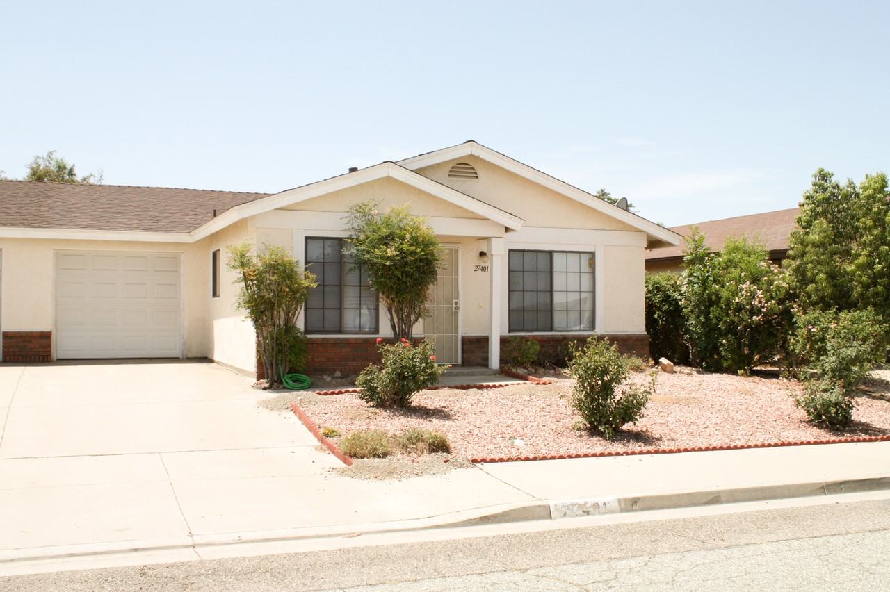 27401 Hacienda Dr - Photo 2 of 14