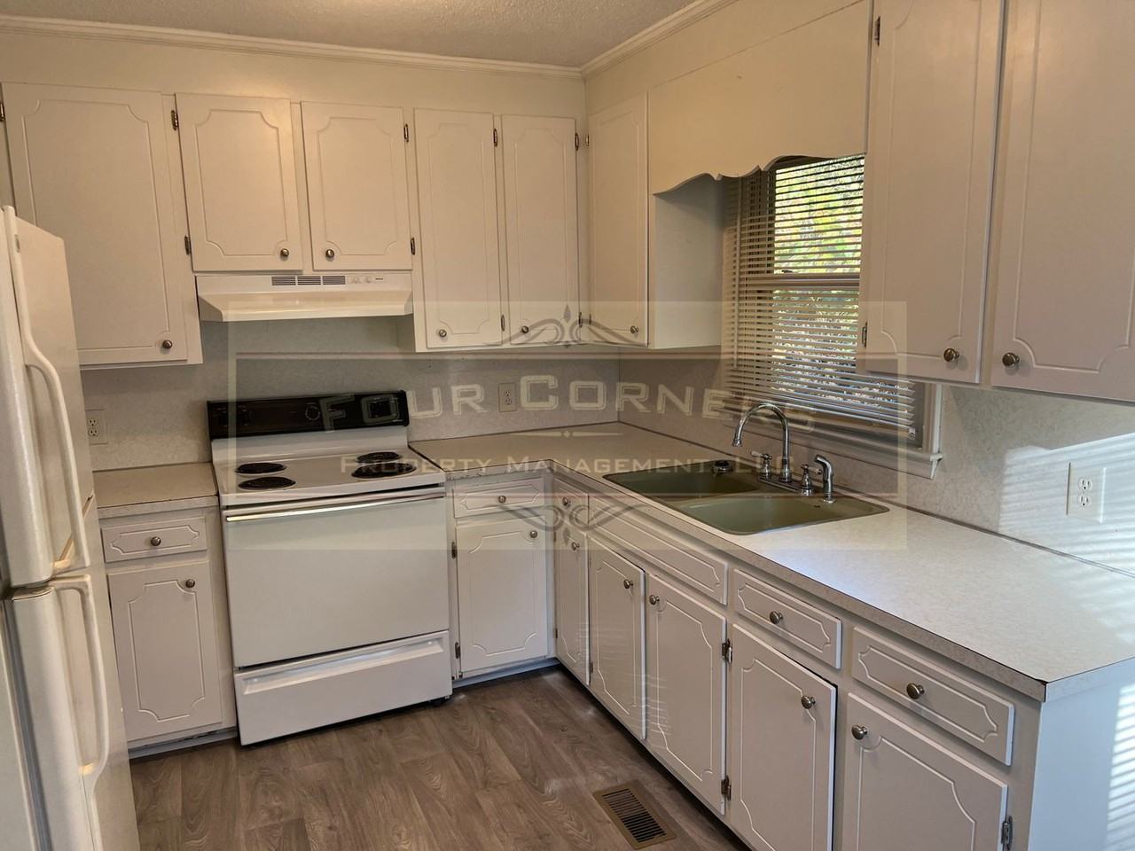 525 E Brown St - Photo 3 of 5