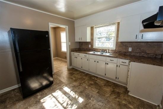 6732 Frankfort Ave - Photo 2 of 18