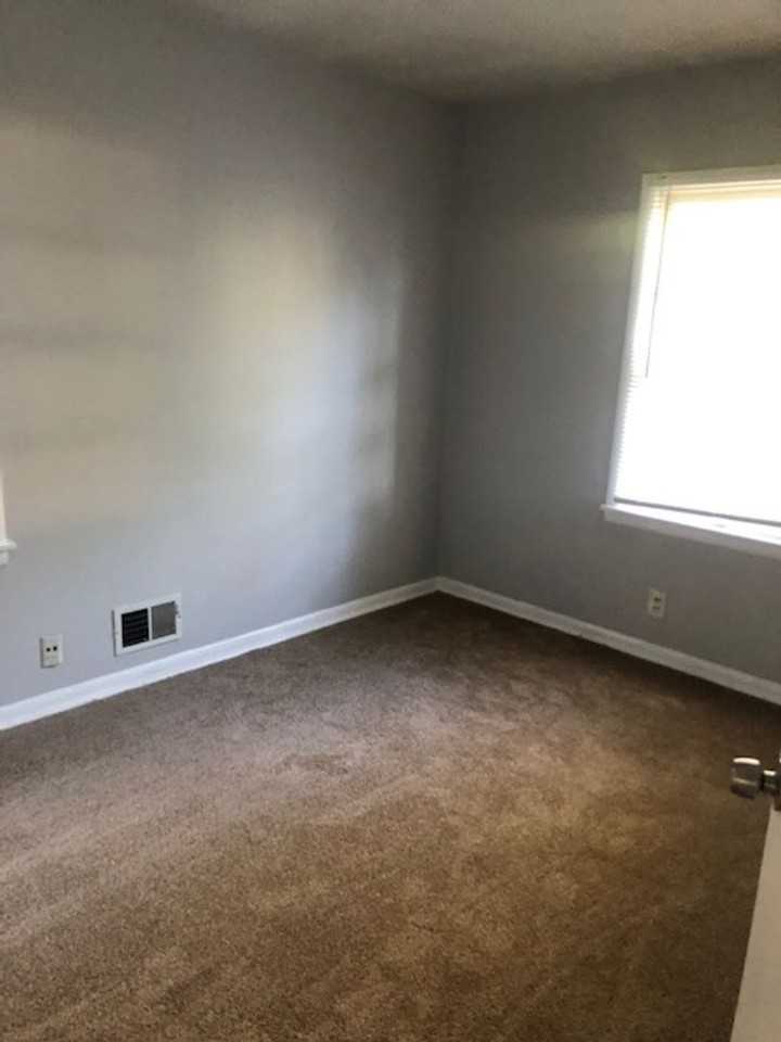 6732 Frankfort Ave - Photo 6 of 18