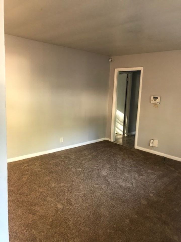 6732 Frankfort Ave - Photo 6 of 18
