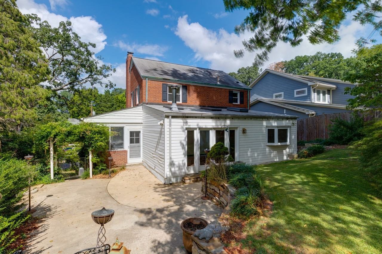 2717 S June St - Photo 2 of 37