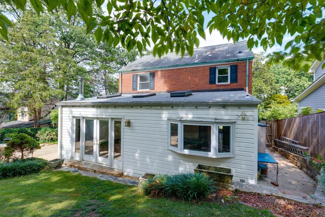 2717 S June St - Photo 3 of 37