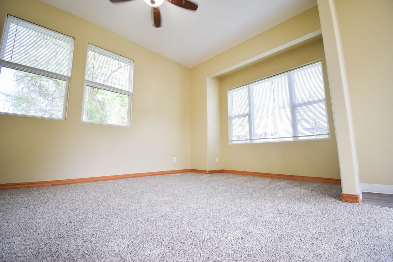 1109 Center St - Photo 3 of 21