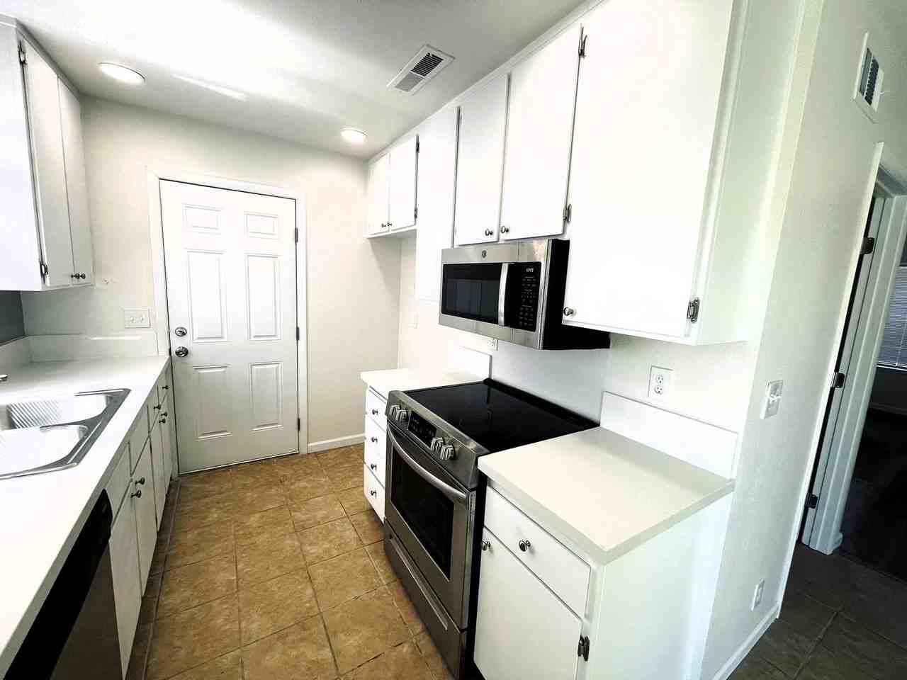 627 Lassen Way - Photo 3 of 15