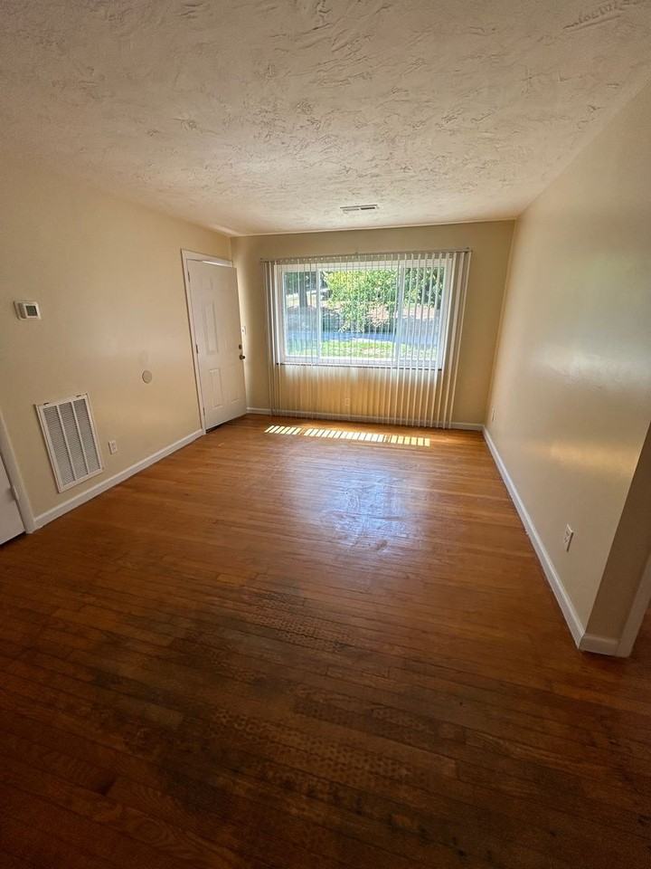 504-506 Union Ave - Photo 3 of 9