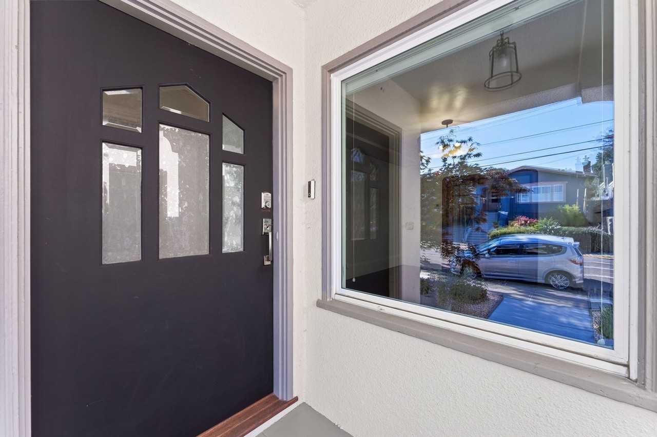 5423 Ruth Ave - Photo 3 of 34