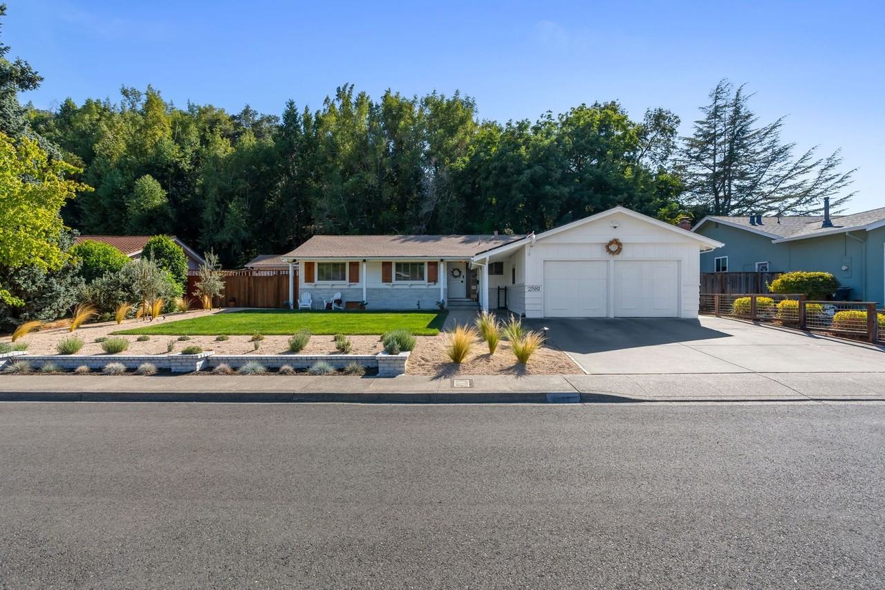 2581 Rollingwood Dr - Photo 3 of 50