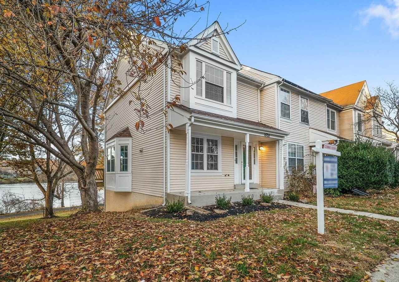 18728 Martins Landing Dr - Photo 2 of 30