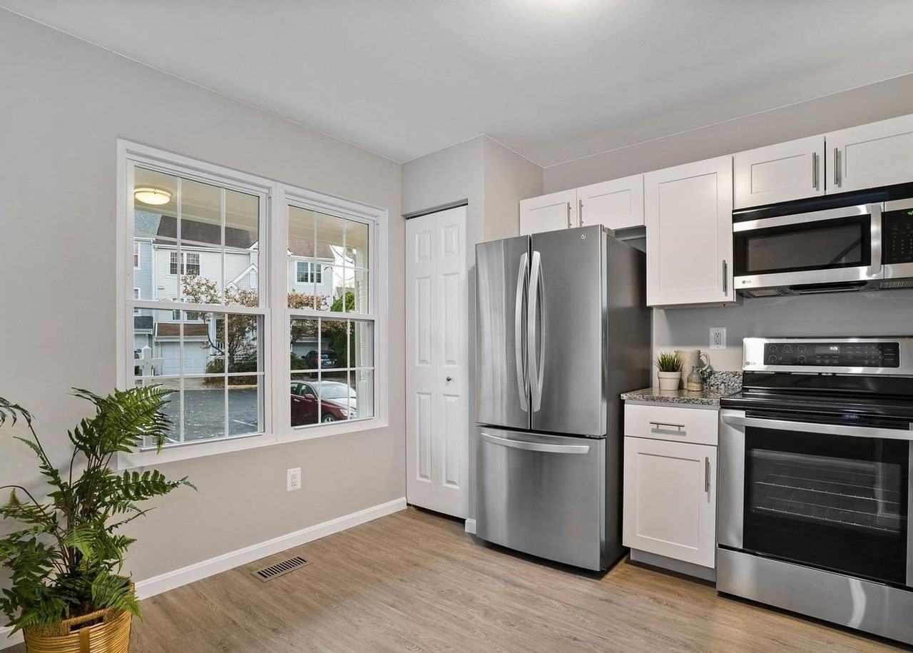 18728 Martins Landing Dr - Photo 4 of 30