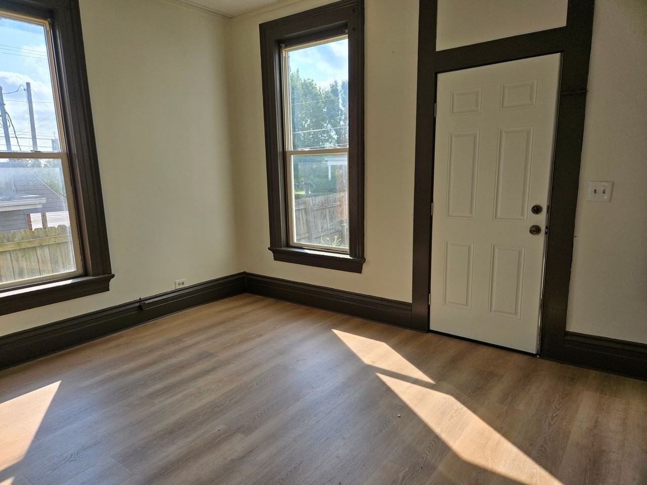 206 Pleasant St - Photo 3 of 13