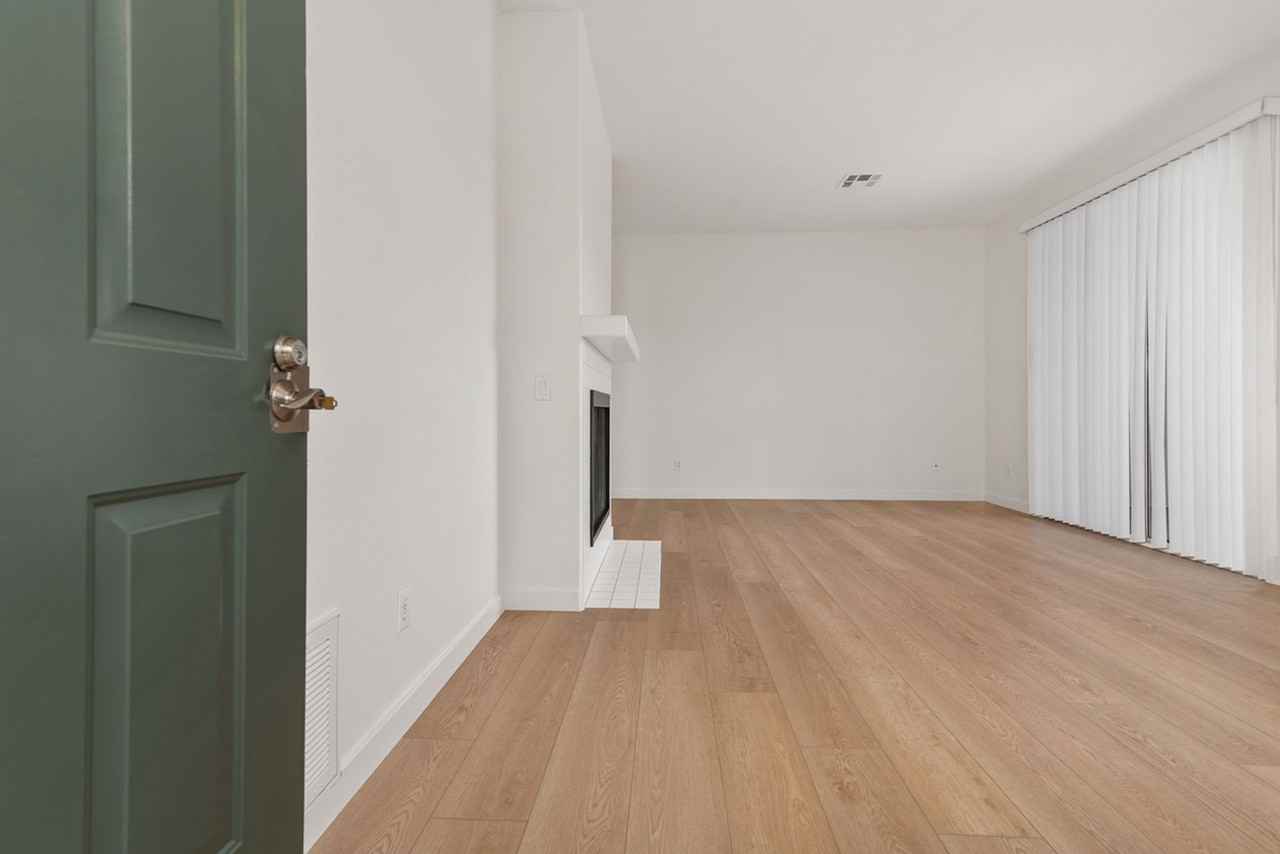 10868 Sabre Hill Dr - Photo 3 of 25