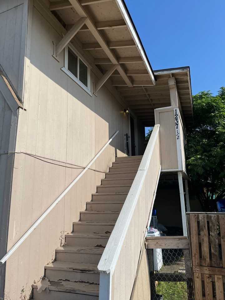 2884 - Photo 2 of 16