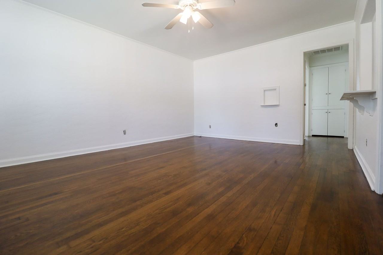 912 E 37th Pl - Photo 5 of 19